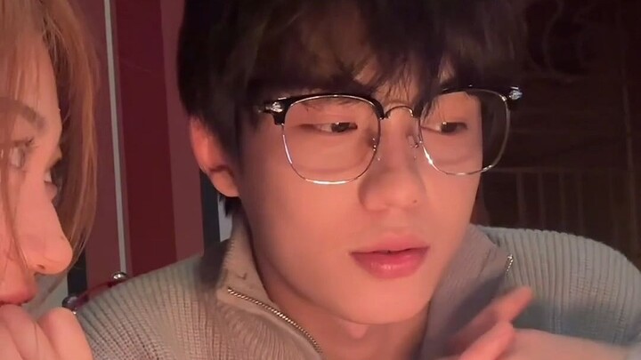 เมื่อพนมมือ ฉันก็หวังเหลือเกินว่าชั่วขณะที่ค่อยๆ ประกอบขึ้นมาเหล่านั้นจะยืดยาวต่อไปเรื่อยๆ