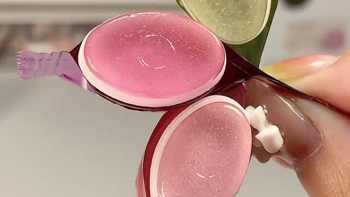 Permen pengantin yang kudapat di pernikahan sepupu perempuanku 🌺— benar-benar membuatku terpukau!