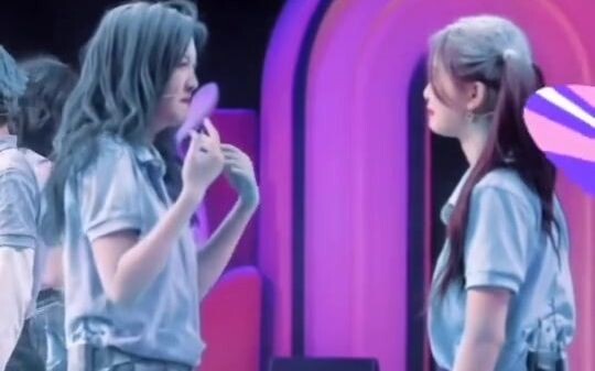 Dayu Haitang, Zhao Xiaotang wanted to comfort her, but found that there was color running powder on 