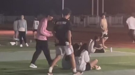 Cảm ơn đội trưởng ký túc xá đã dẫn dắt cả phòng chúng ta thoát ế!