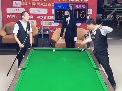 من لا يعرف لعب البلياردو سيجعلني أموت من الضحك!!!