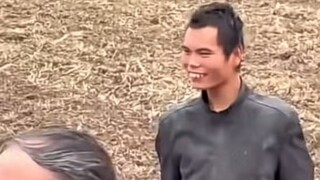 明明不是他的婚礼，但他笑的比谁都开心