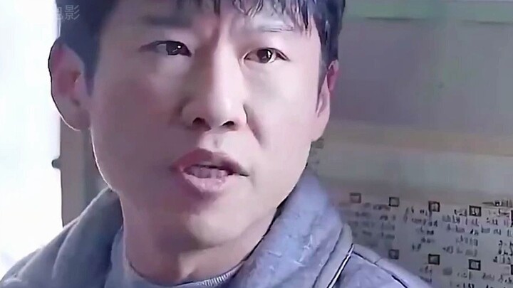 The husband doesn’t work and plays games every day, yet his wife not only doesn’t say a thing but ac