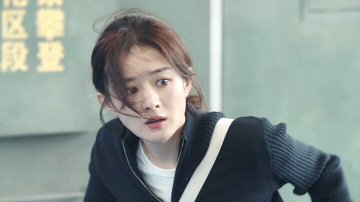 A woman just stepped outside the train for some fresh air, only to witness a terrifying scene.