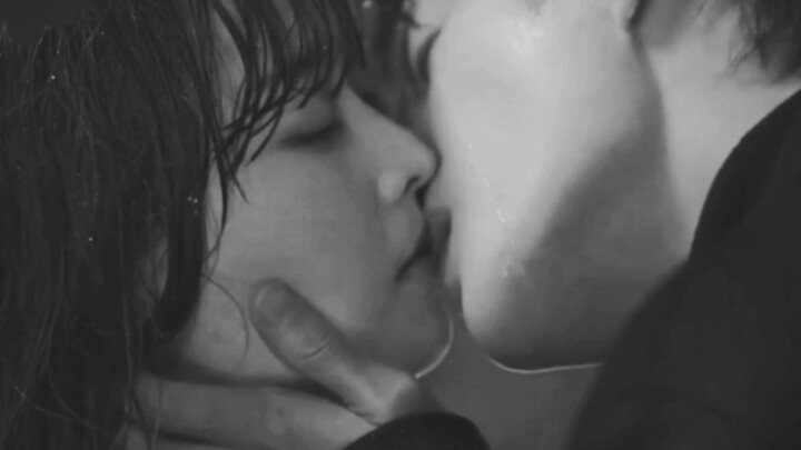 Holy shit! Holy shit! They finally kissed! This is adult love!