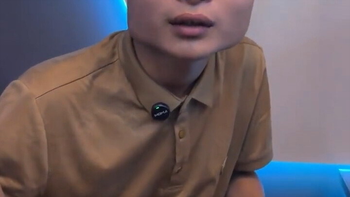 Tôi nghĩ Trung Quốc thật sự nên cấm ăn trầu. Lần trước trên đường về nhà, tôi thấy một thứ màu nâu b