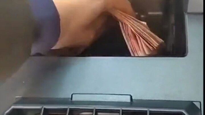 ตู้เอทีเอ็ม: ฝากเงินเข้าไปแล้วยังอยากถอนคืนอีก แบบนี้ไม่ใช่ทำให้ฉันหมดอาชีพเลยเหรอ?