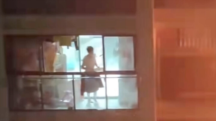 تأثير هذه الوعاء من الماء قد قلب تصوراتي رأسًا على عقب بعض الشيء.