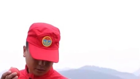 Xin lỗi, đây là bệnh nghề nghiệp của Vương, mặc dù tôi đã nghỉ làm rồi.