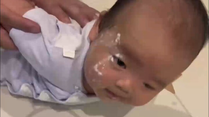 A food-wasting criminal was caught red-handed on the spot—unbelievably, they had a powerful backer!