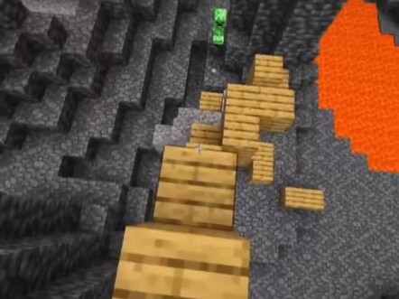 Minecraft: การไล่ล่าของครีปเปอร์หนีตายแบบออนไลน์