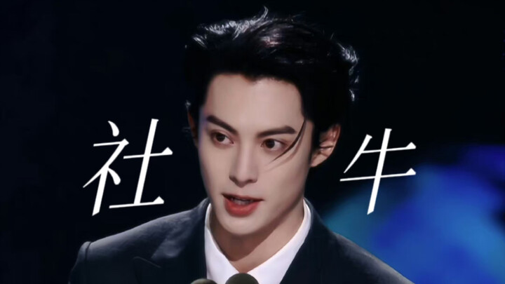 Hilarious! While others came to walk the red carpet, he came to feast! The busiest person at Scream 