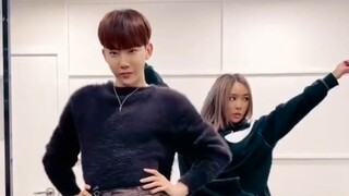 من هي الملكة؟ فيديو رقص لـ SISTAR هيولين x 2AM جو كوانغ "Layin' Low" تم الكشف عنه!