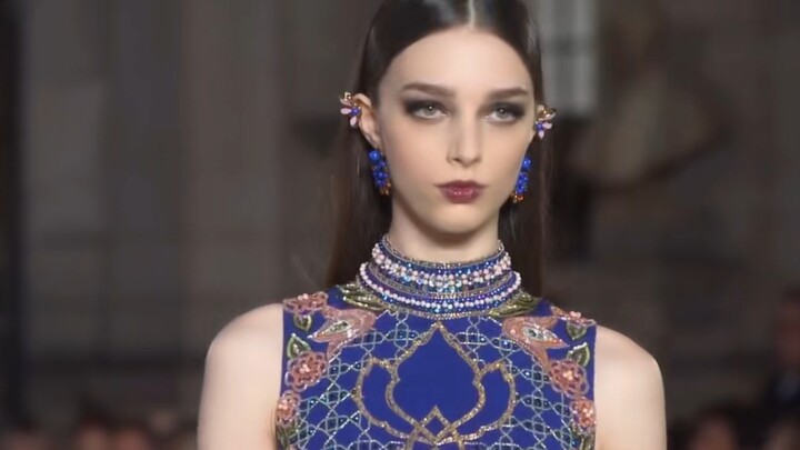Sinh năm 1998, cao 180cm – “Mỹ nhân rắn độc Ai Cập cổ đại” Larissa Marchiori