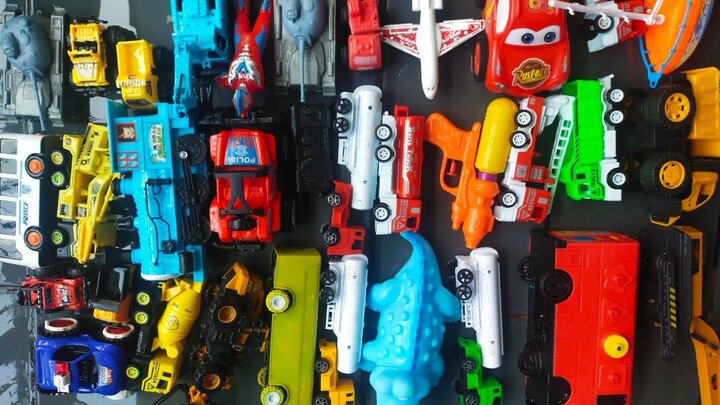 membersihkan bus tayo, truk pasir, mobil pemadam, mobil polisi, mobil tangki, tank, excavator, beco