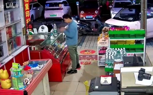 "بين الشراء والسرقة اختار التبرع"