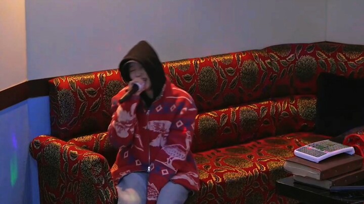 [Kim Go-eun] When the chorus hits, all I can say is “Holy crap!” It’s so mind-blowing! Her performan