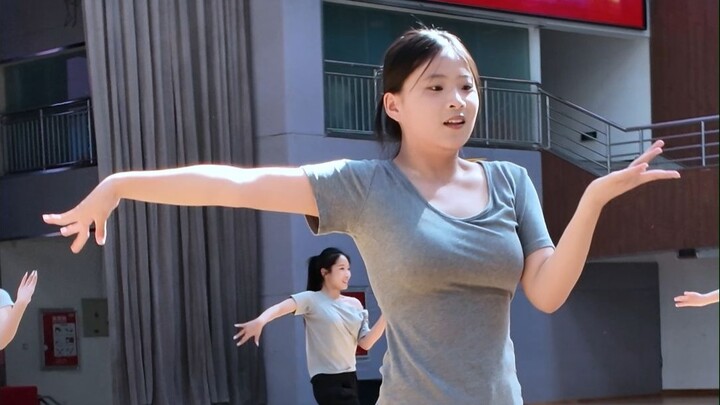 2025年学生排舞比赛-医学院舞曲时刻《挥洒青春》
