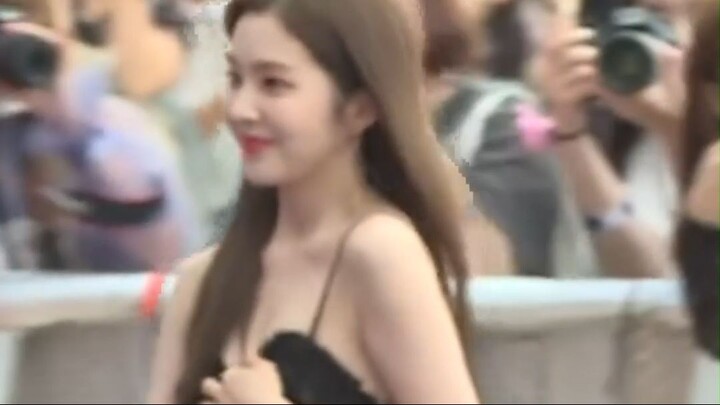 Red Velvet Irene Iconic Walk 🥰 #irene #ireneredvelvet #baejoohyun #redvelvet #kpop