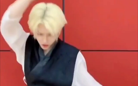 《迷 国 公 主 善 舞》