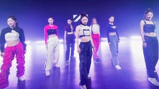 غلاف 2NE1 النهائي المكون من سبعة أعضاء في معركة البقاء على قيد الحياة من BabyMonster!