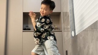 Ini dia tarian yang dipesan oleh para suster, versi panjang, hahahahahaha dia mencintaimu
