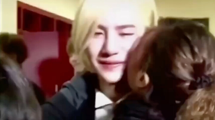 พ่อแม่ของอีป๋อคงใจสลายเวลาดูการแสดงของอีป๋อแน่ๆเลย