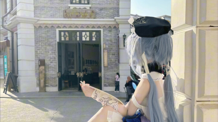 Middle School Student's First Time Cosplaying Greyson