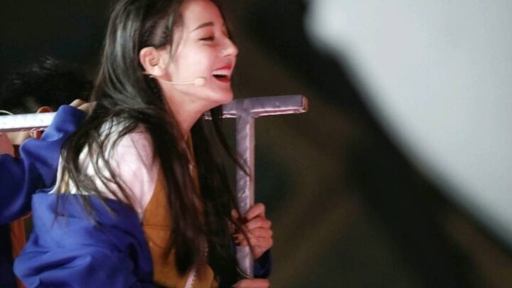 พี่สาวคนนี้ทำได้ยังไงนะ ถึงจะมีเสน่ห์แบบหรูหราแต่ก็ยังดูน่ารักหวานแหววไปพร้อมกัน??!! | ช็อตสวยปังตลอ