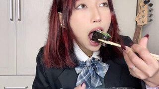 สาวน้อยวัย 18 ปีจากชนบทยากจนในชุดยูนิฟอร์มญี่ปุ่นหนีออกจากบ้านเพราะคิดถึงบ้าน เลยไปเช่าห้องราคา 20 ห