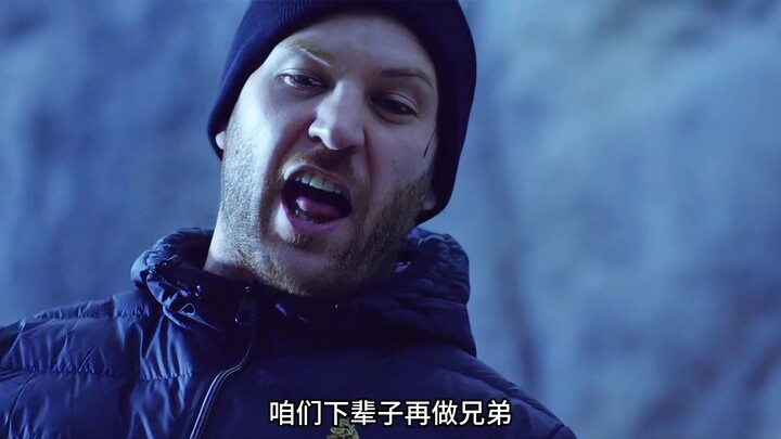 لجأت امرأة جميلة إلى منحدر صخري هربًا من المطاردة، لكن لحسن الحظ كانت النهاية مرضية للغاية! "النجاة 