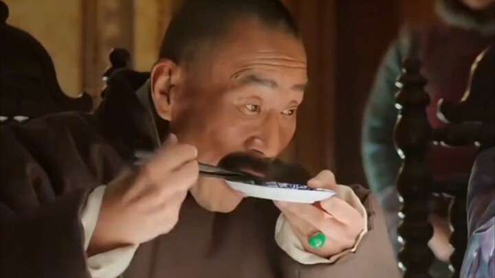 “Bekerja sebagai kepala pelayan di kediaman Dashaifu, sangat piawai dalam bersosialisasi dan menjala