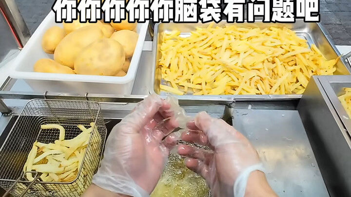 这个帅哥长的就是有点像肖战，真的很帅，我觉得他喜欢吃炸薯条