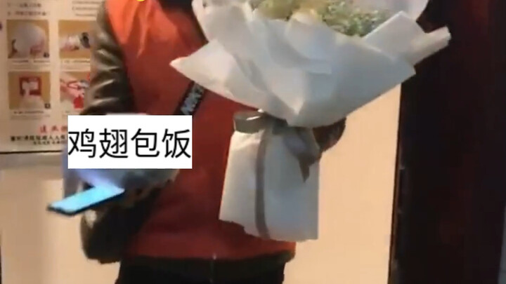 Today, I think I ran into Xingtong while delivering food.