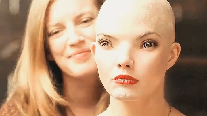 To Cool Down Their Daughter’s 50°C Fever, This Couple Dunks Her Into -100°C Ice Water!