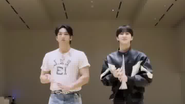 [Today's Social] 221025 Zhenyuan and Senior Baihu's No Rules Dance Challenge