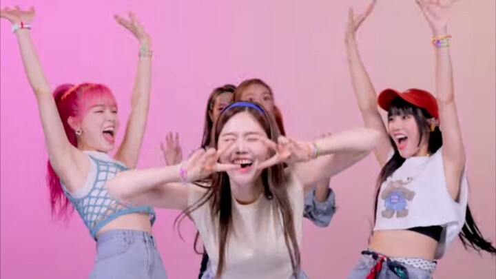 Đây thực sự là một cuộc thi nhảy tiếp sức ngẫu nhiên! Video nhảy tiếp sức "Dun Dun Dance" của OH MY 