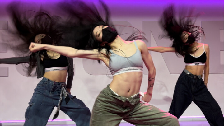 2ne1 Call your friends to come over and give me a punch