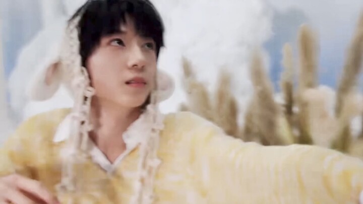 [Strange Text] “Ah, so you weren’t going to hug me >_<” Staring Sheep is online~