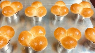 Nhồi bột trong vài phút - Công thức Bánh Mì Bơ Sữa mềm ngon | Tra My Cooking