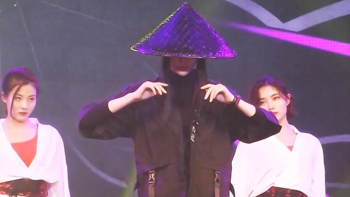 【Xu Zixuan】190601 SNH48 Burning Team Soul Shenzhen Station Street Dance Seven Rings + Red Girl Xu Zi