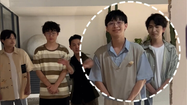 أرى أنكم كثيرون جدًا، أنا خائف جدًا. .jpg [فريق MRC]