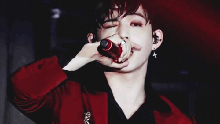 "Trận chung kết pd202, anh ấy làm khán giả, 8 giây trên màn hình cũng đủ nổi bật"; "Đeo dây chuyền c