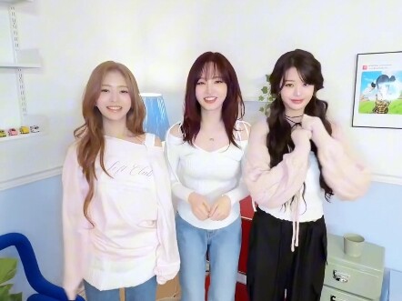 تشانغ يوان يينغ × ري × ليز | تحدي «Gee» | تحديث الحساب الرسمي على ويبو 251118