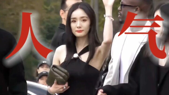 woc! 为了看她 国内粉丝都追到国外去了 这姐是真的红!【杨幂】巴黎时装周