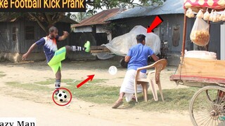 แกล้งเตะบอลปลอม !! Football Scary Prank - ปฏิกิริยาตอบสนองที่ผิดพลาด (ตอนที่ 3)