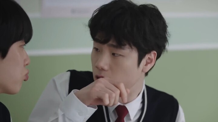 Bullies Don´t Realize the New Student They Are Bullying has  500 IQ and is Formi