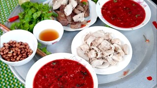 lê toàn.ăn tràng lợn tiết canh bằng đĩa,hai anh em thưởng thức