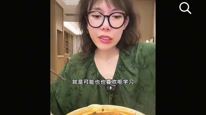 Lang Weixian claims he once gave his mother 500,000 yuan in a single year. She reportedly respects h