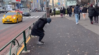 他选择换个地方重新生活